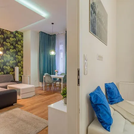 Apartamento Urban Harmony & On Akacfa Street