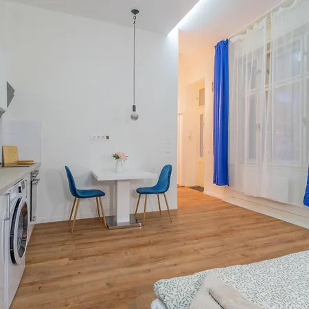 Urban Harmony & On Akacfa Street Apartamento Budapest