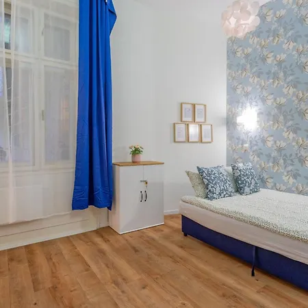 Urban Harmony & On Akacfa Street Apartman Budapest