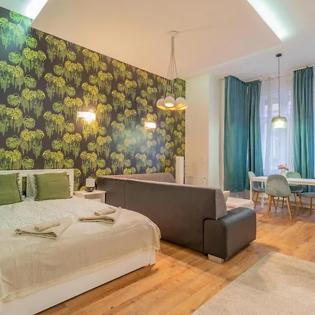 Urban Harmony & On Akacfa Street *