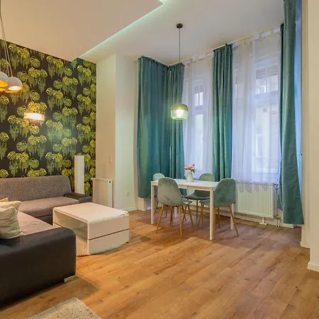 Urban Harmony & On Akacfa Street Apartman *