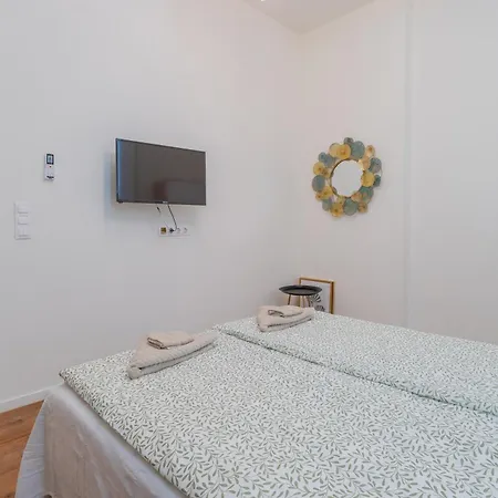 Urban Harmony & On Akacfa Street Apartman *