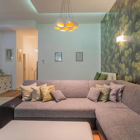 Urban Harmony & On Akacfa Street Apartman *