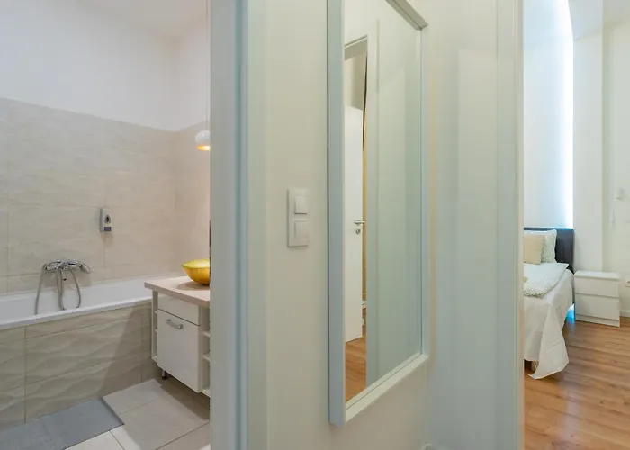 Urban Harmony & On Akacfa Street بودابست