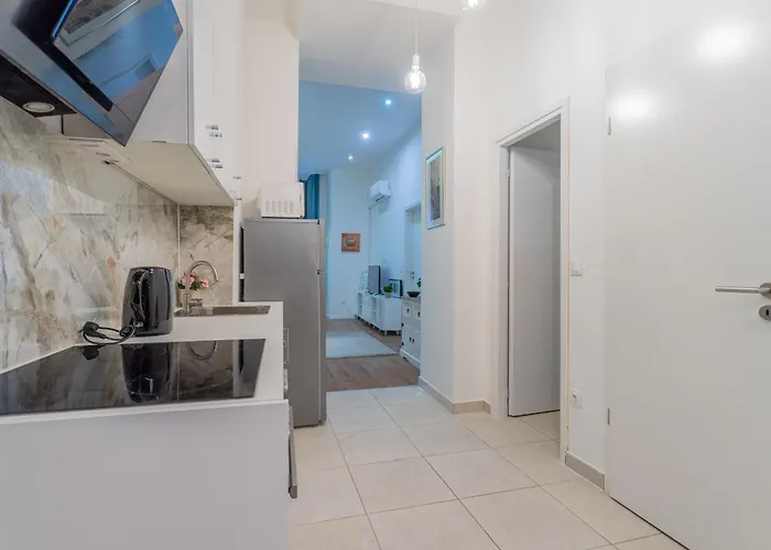 شقة Urban Harmony & On Akacfa Street *