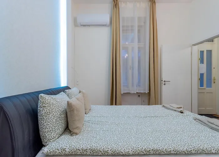 Urban Harmony & On Akacfa Street شقة *