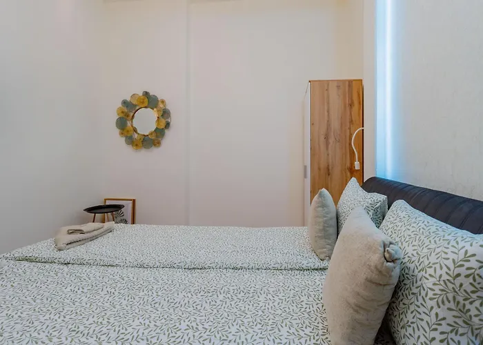 Urban Harmony & On Akacfa Street بودابست