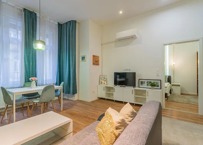 Urban Harmony Studios&apartment On Akacfa Street *