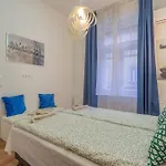 Apartamento Urban Harmony & On Akacfa Street Budapeste